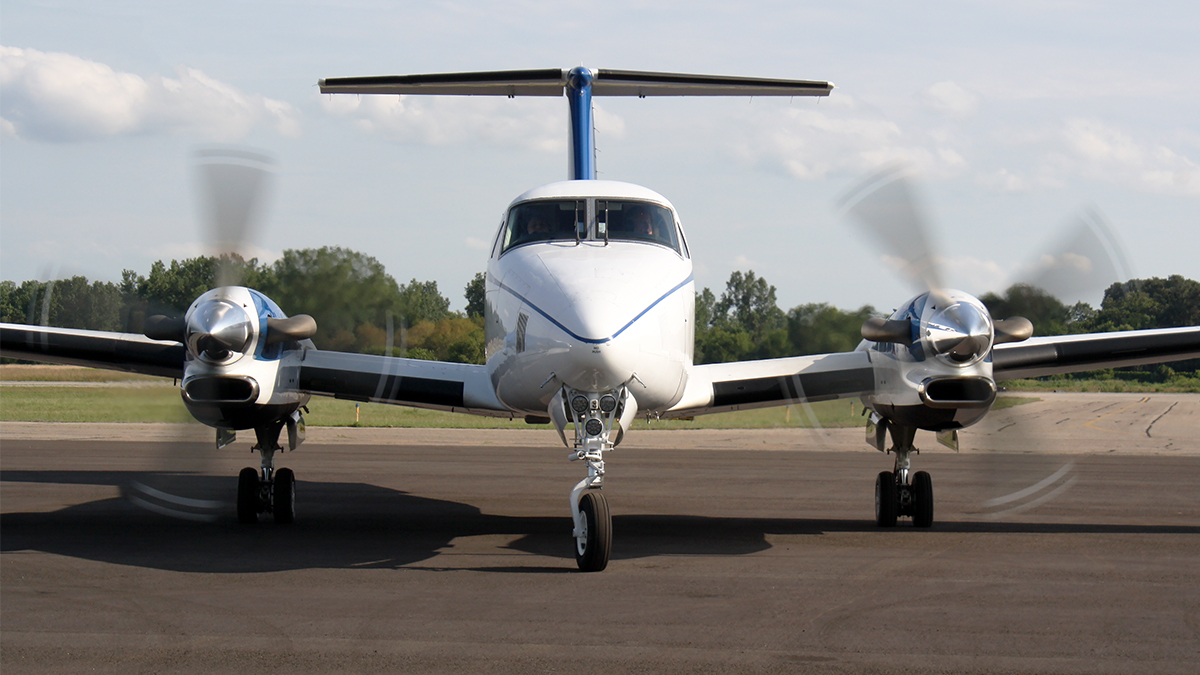 Full size: Gama Aviation (Wheels Up) Beechcraft King Air 350 N881UP at Pellston Regional/Emmet County Airport
